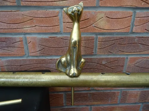 CAT SITTING (ELEGANT) TILLER PIN