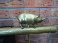 PIG (MED) STANDING TILLER PIN